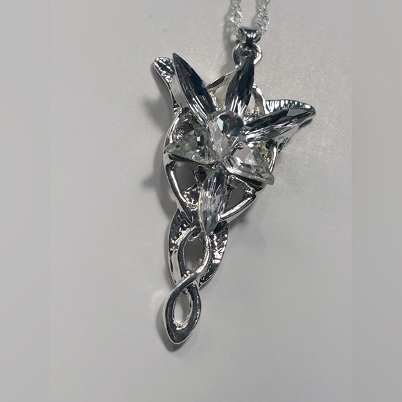 The Lord of the Rings - Arwen’s Evenstar Necklace / Pendant - Fashion Jewelry✨💠 - Picture 4 of 10